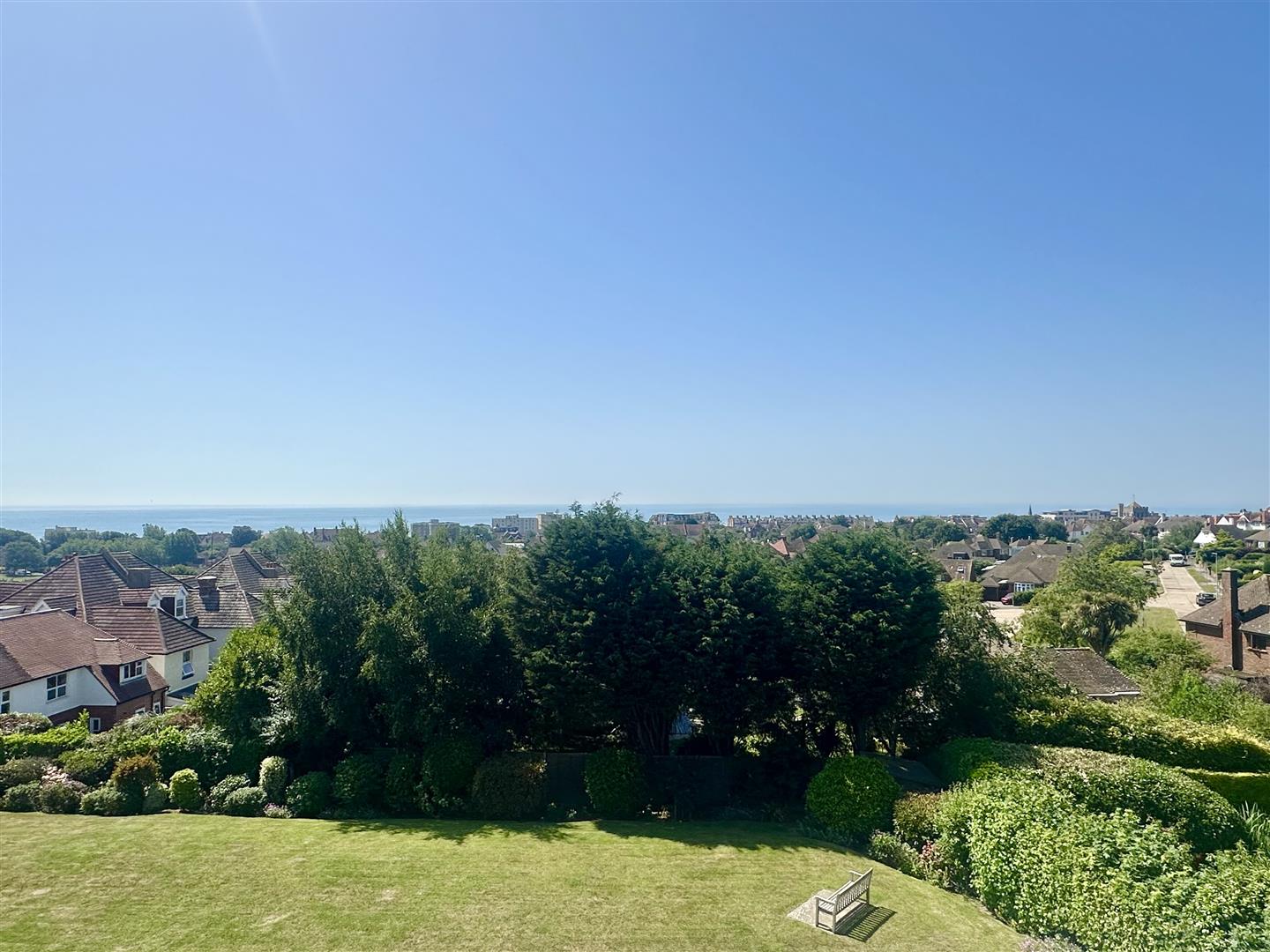 2 bed property in De La Warr Road, Bexhill-On-Sea